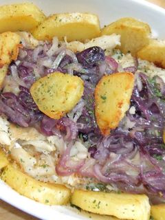Una foto de Bacalao encebollado al horno