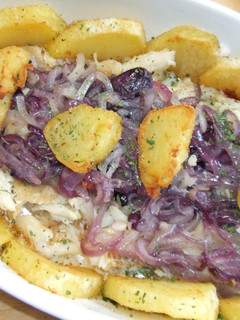 Una foto de Bacalao encebollado al horno