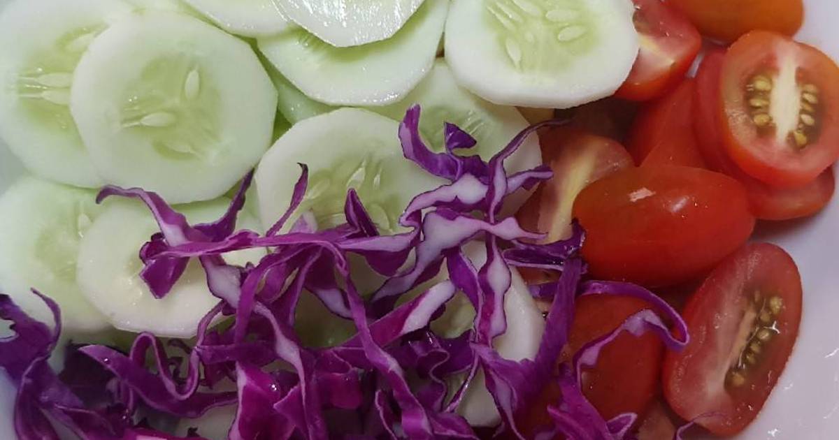 Để salad bắp cải tím trộn dầu giấm giòn ngon, cần làm gì?