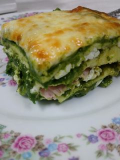 Lasagne spenótos, sonkás, túrós töltelékkel, gluténmentesen recept fotója