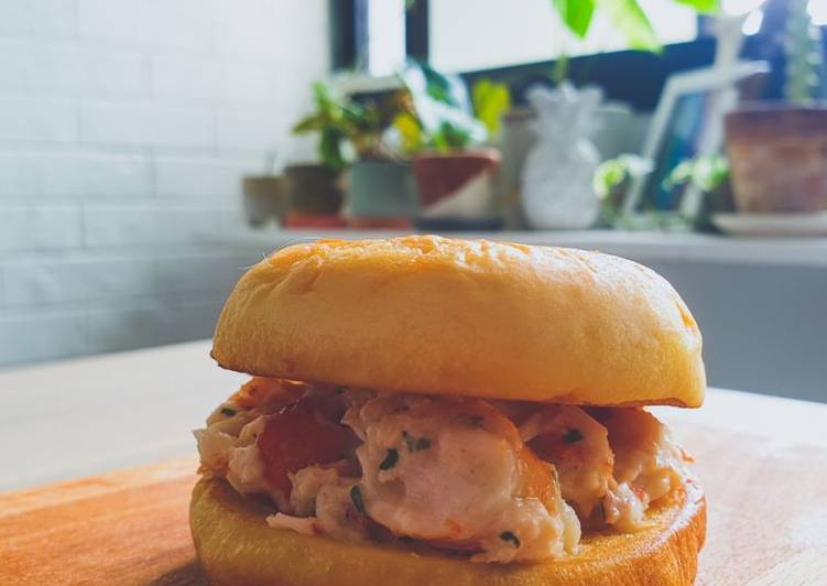 Recipe of Award-winning Simple Lobster Roll