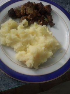 Una foto de Ternera al curry con puré de patatas casero sin gluten