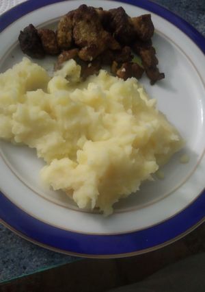 Una foto de Ternera al curry con puré de patatas casero sin gluten