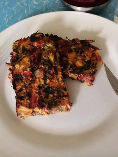 Una foto de Pastel de hojas de remolacha al horno🍽