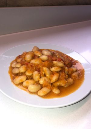 Una foto de Porotos pallares con verduras