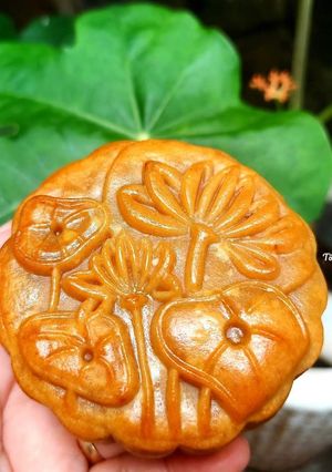 Hình của món Bánh Trung Thu nướng nhân thập cẩm truyền thống.