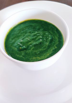A picture of Green dhaniya chutney.