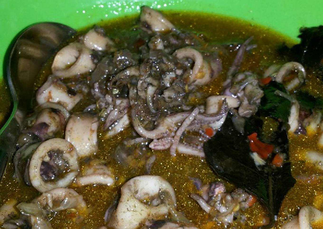 Cumi hitam pedas dalam gaya