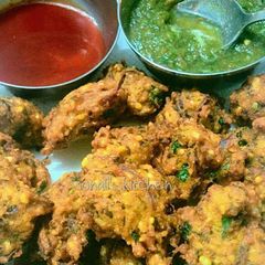 A picture of Moong Dal fritters/ Mangodi.