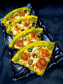 प्रॉन्स पेस्टो पिझ्झा (prawns pesto pizza recipe in marathi) रेसिपी चे मुख्य फोटो