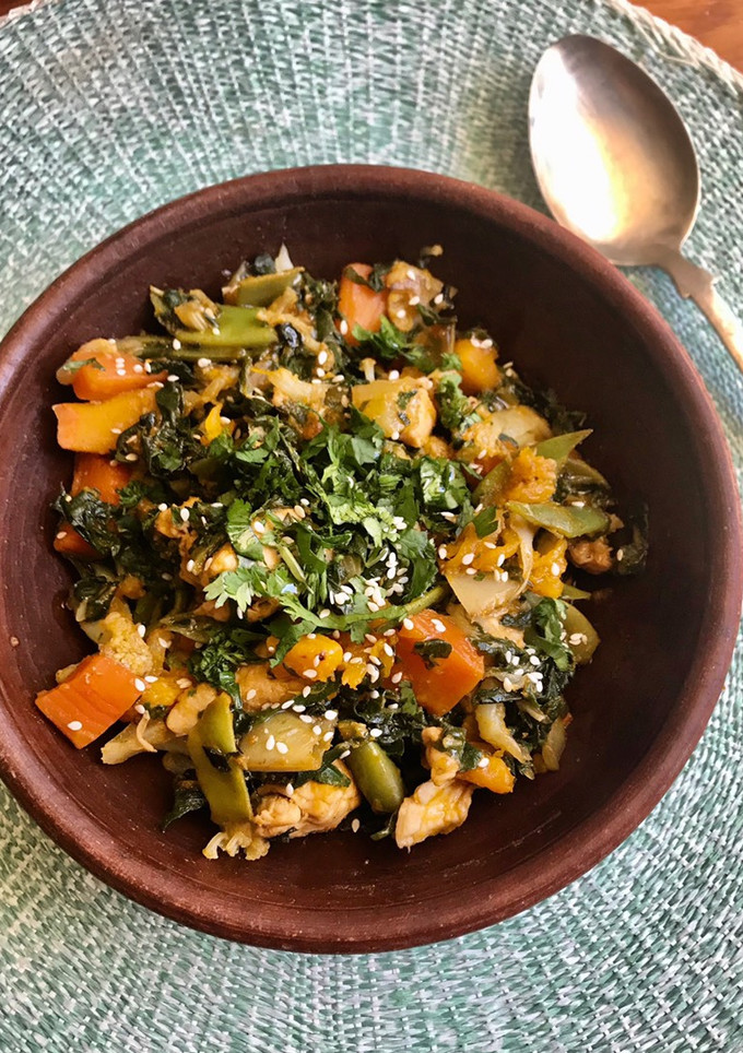 Una foto de “Come y calla” de Vianca 😋 con verduras y pollo