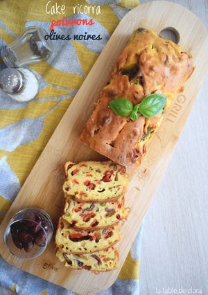 Une photo de Cake ricotta poivrons olives noires