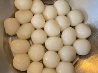 Glutinous rice balls (sticky rice balls)