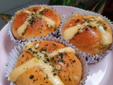 Korean Garlic Cheese Bread