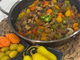 صاجية اللحم مع الفطر والبصل