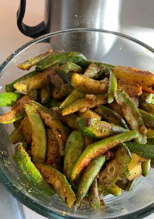 પરવળ બટાકા નુ શાક (Parval Bataka Shak Recipe In Gujarati) રેસીપી મુખ્ય ફોટો