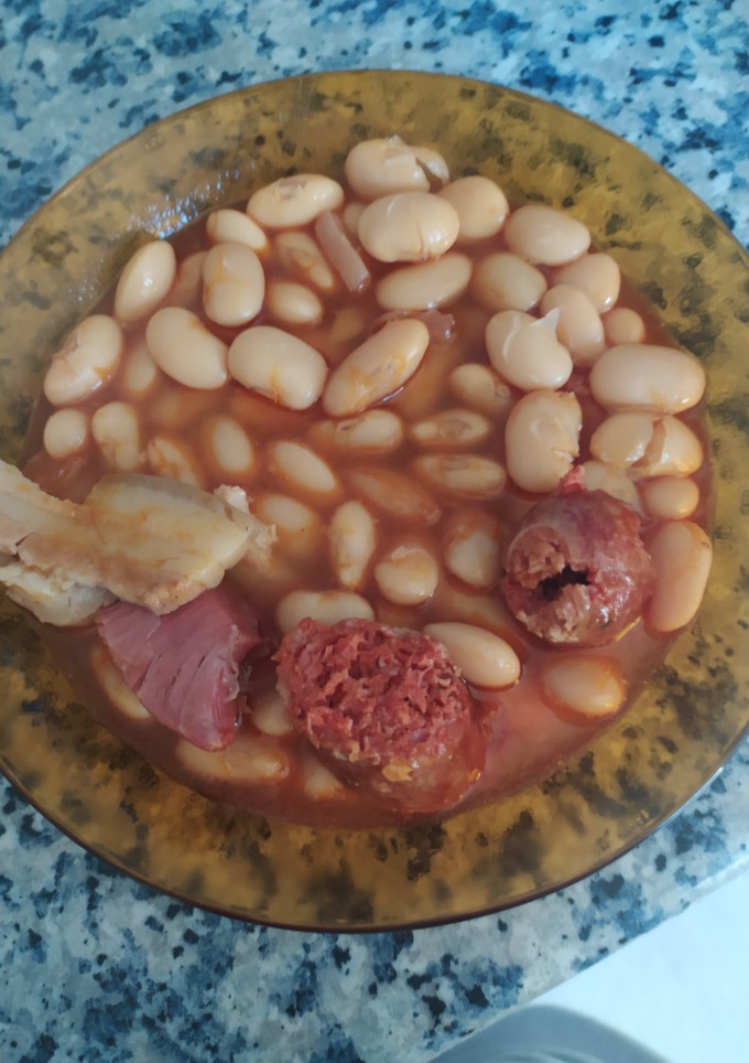 Una foto de Fabada asturiana