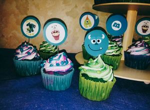 Una foto de Cupcakes Monster Inc. Cumple de Ciro 🎉🎂