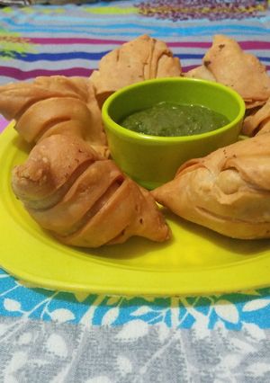 जालीवाले समोसे रेसिपी मुख्य फोटो