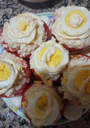 Una foto de Tomates rellenos con Mayonesa de ave casera!!!2 recetas en una😋