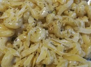 Una foto de Pasta con crema de puerro y queso