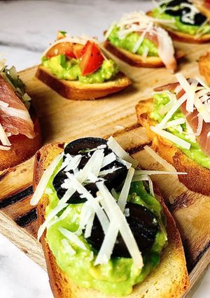 Hình của món Bruschetta Đầy Đủ Các Loại Topping.