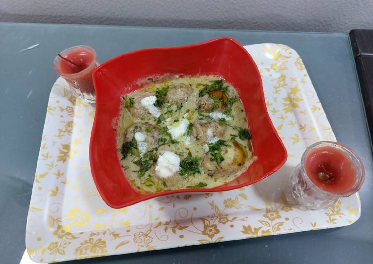 Paneer malai kofty with white gravy