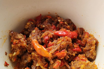 Langkah Mudah untuk Membuat Oseng Mercon Sapi Modifikasi dari Daging Rendang Enak Dan Mudah