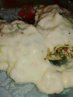Una foto de Canelones con Salsa Blanca 💮