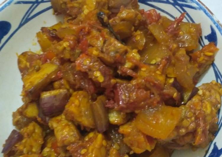 Sambel terong bonus tempe dan cecek