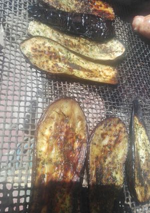 Una foto de Berenjenas a la provenzal a la parrilla