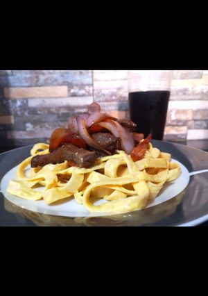 Una foto de Fetuccini a la huancaína con lomo al jugo
