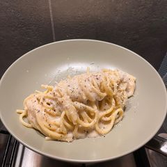 A picture of Classic Spaghetti Cacio e Pepe.