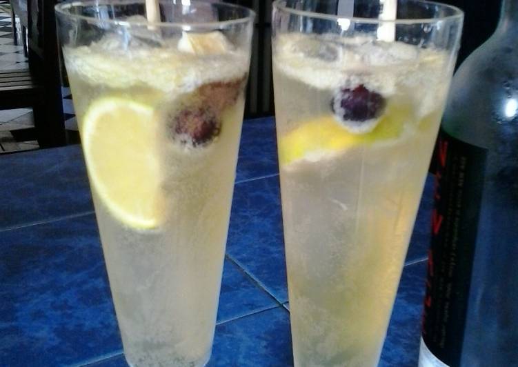Sangria de vino blanco repotenciada