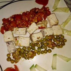 A picture of Tricolor cheesy salad.