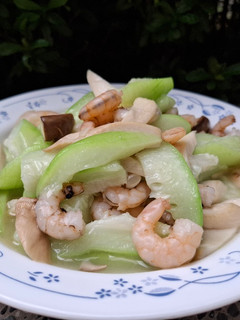 中秋烤肉私房菜-絲瓜炒杏鮑菇蝦蝦 的食譜成品照片