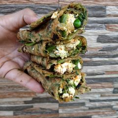 A picture of Green protein roll.