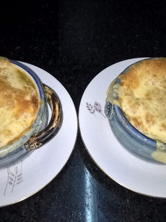 Una foto de Deliciosa sopa de cebollas liviana