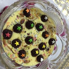 A picture of Floating beet balls in custard.