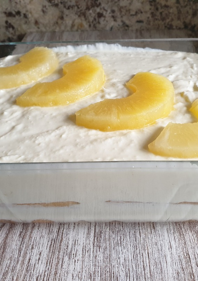 Una foto de Tiramisú de piña