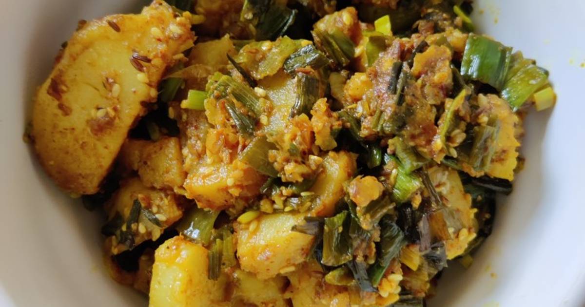 Spring onion and potato Recipe by Vidyutaa Kashyap Cookpad