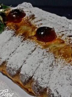 Una foto de Hojaldre relleno de turrón de chocolate blanco