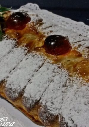 Una foto de Hojaldre relleno de turrón de chocolate blanco