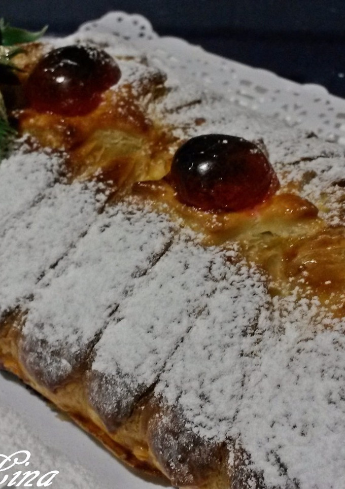 Una foto de Hojaldre relleno de turrón de chocolate blanco