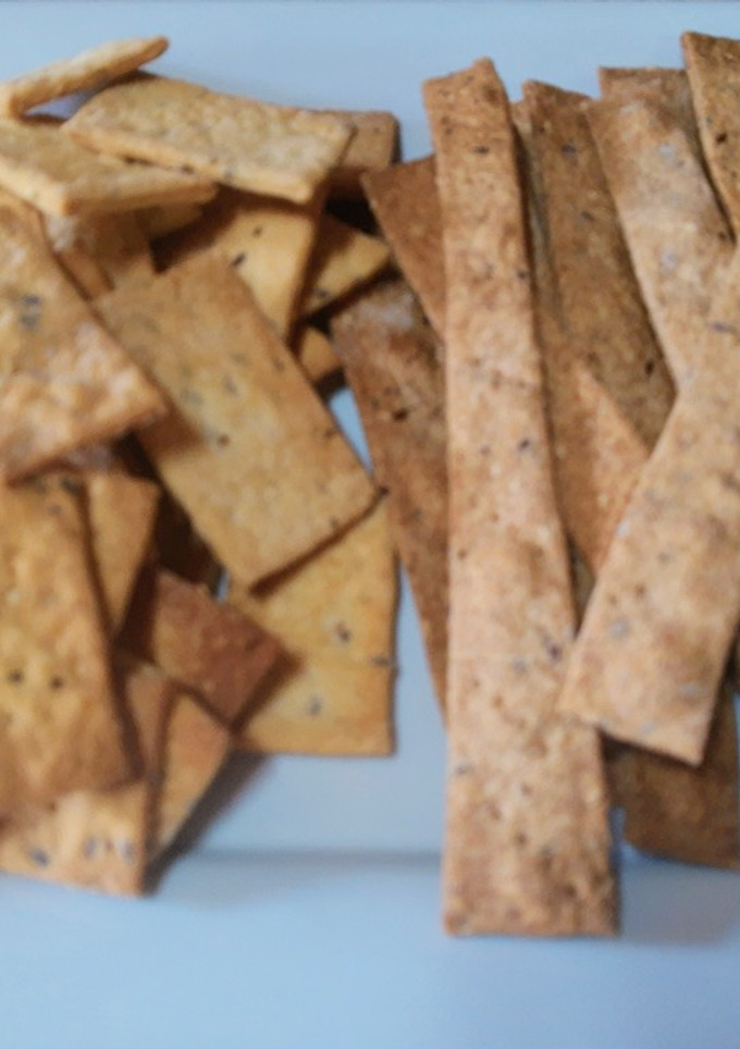 Una foto de Galletitas saladas con semillas súper fáciles!!! Dos opciones"