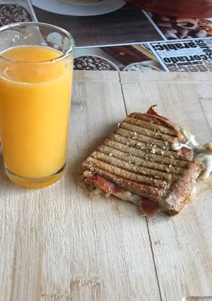 Foto de Tosta de mozzarella e presunto