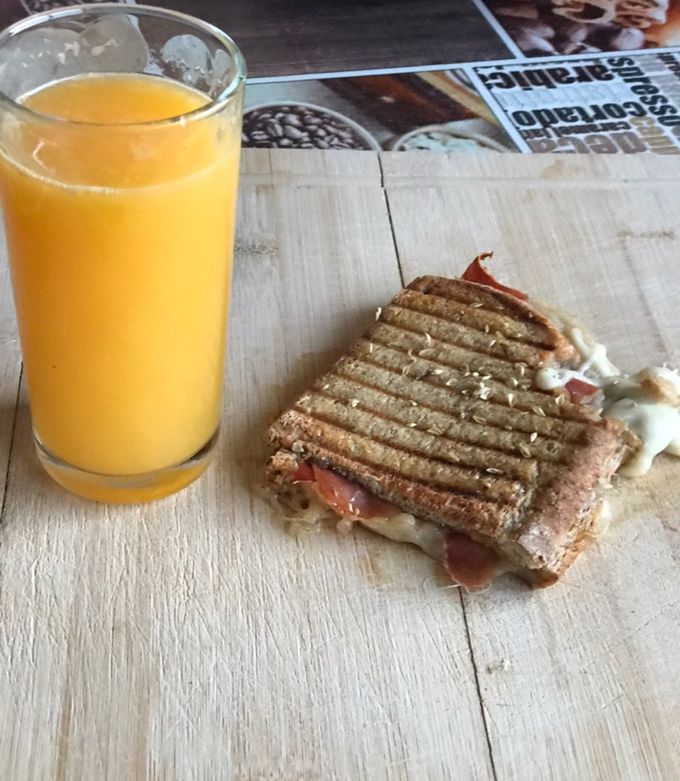 Foto de Tosta de mozzarella e presunto