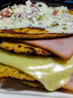 Una foto de TORTICAS De Garbanzos con Jamón dulce...!