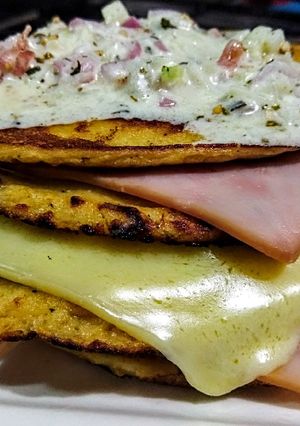 Una foto de TORTICAS De Garbanzos con Jamón dulce...!