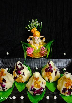 A picture of Rasmalai Modak.